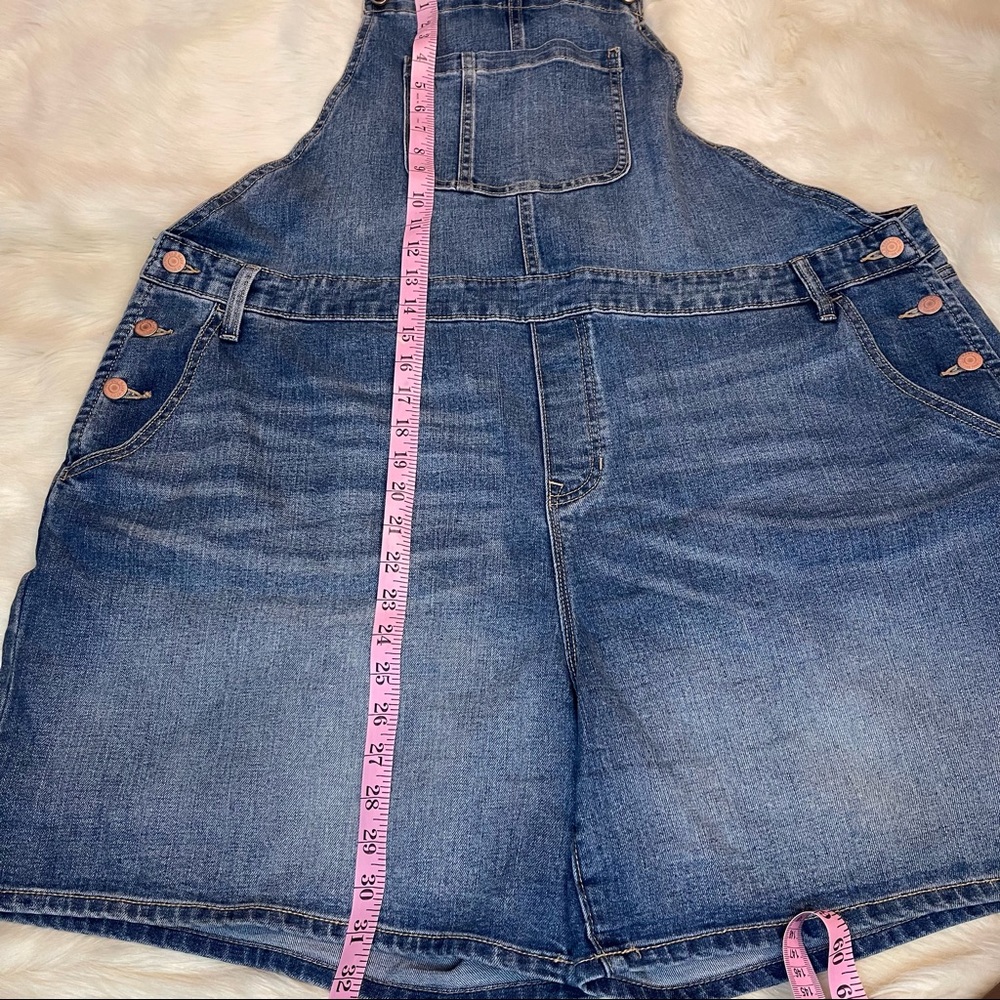 Old Navy Denim Coverall/Overall Shorts - Picture 4 of 15